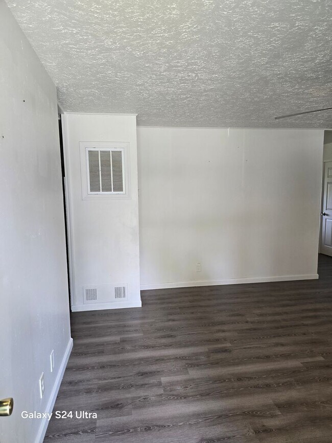 Foto del edificio - 1143 St Rose Ln