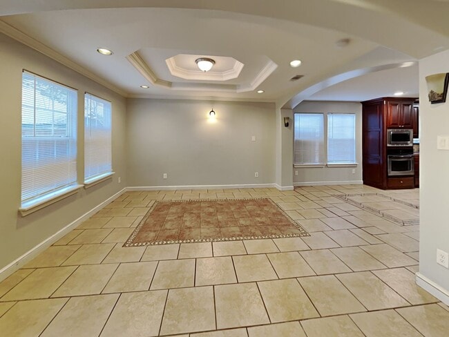 Foto del edificio - Spacious 4 Bed 2 Bath Home with Fireplace, Covered Patio & Fenced Yard in Denton, TX