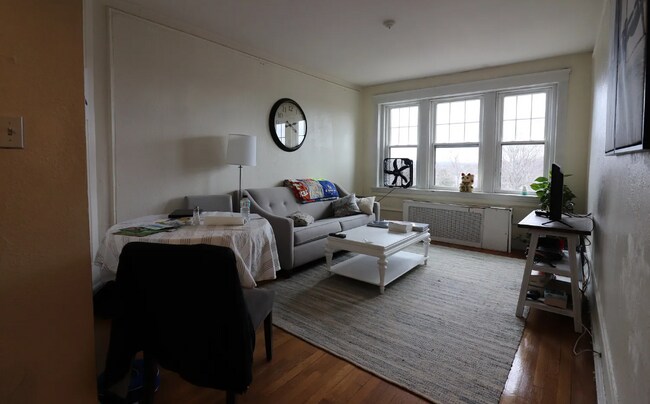 Foto del edificio - 1999 Commonwealth Ave