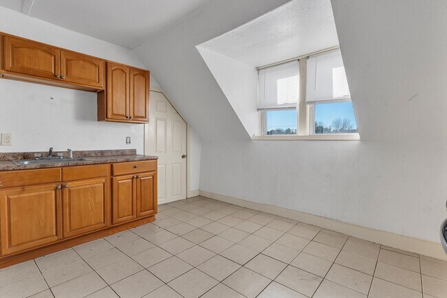 Foto del edificio - 13R Plain St