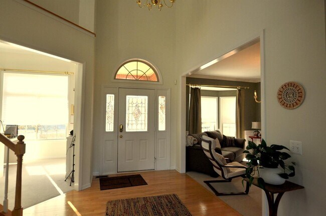 Building Photo - 301 Fairways Ln