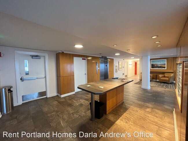 Foto del edificio - 2 br, 2 bath House - 2211 SW Park Place  #404