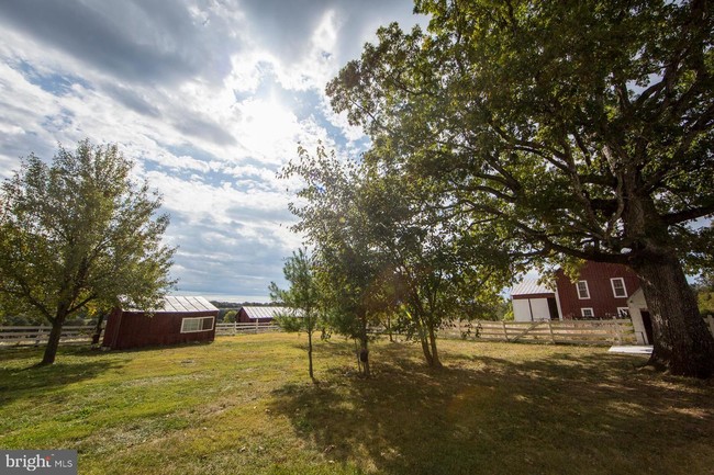 Building Photo - 207 Rocky Glen Dr