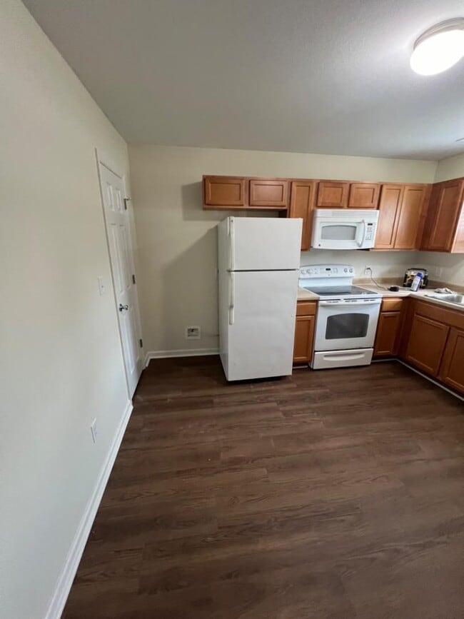 Foto del edificio - 2037 Pony Farm Rd