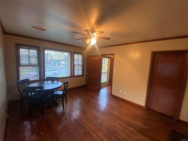 Foto del edificio - 2076 Midway St