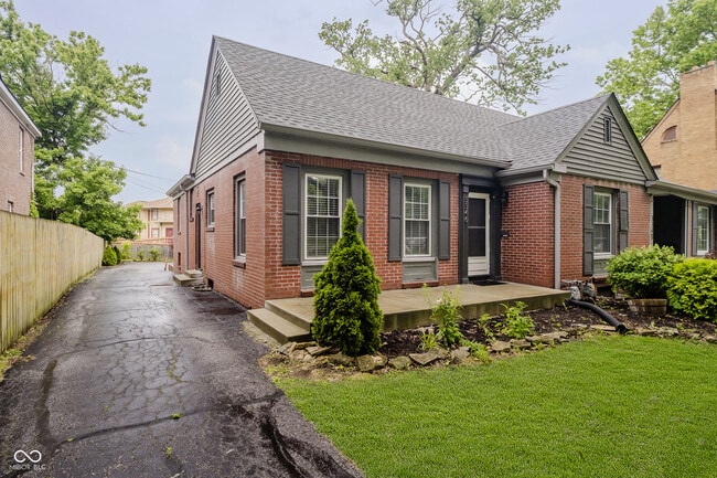Building Photo - 3346 E Fall Creek Pkwy N Dr