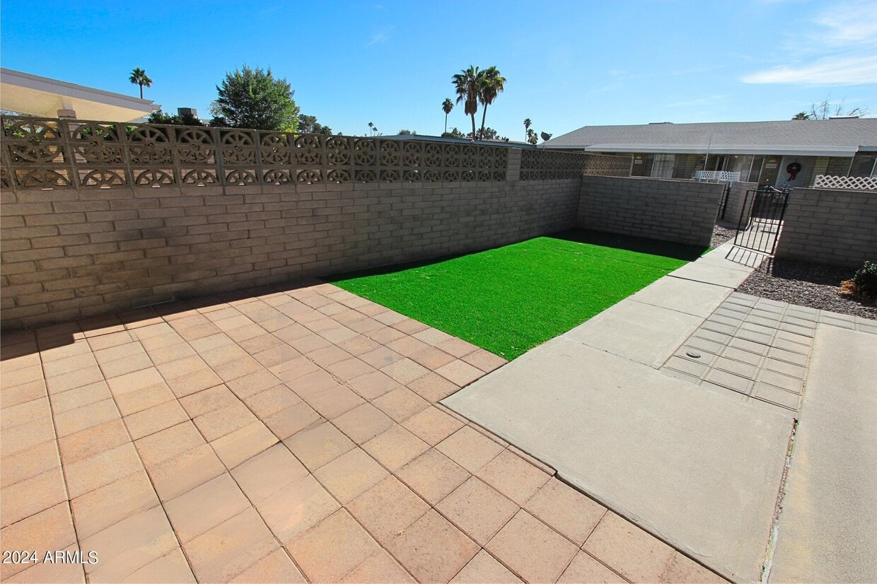 Building Photo - 1012 N Pueblo Dr