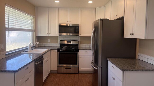 Building Photo - 707 Garden Meadow Dr
