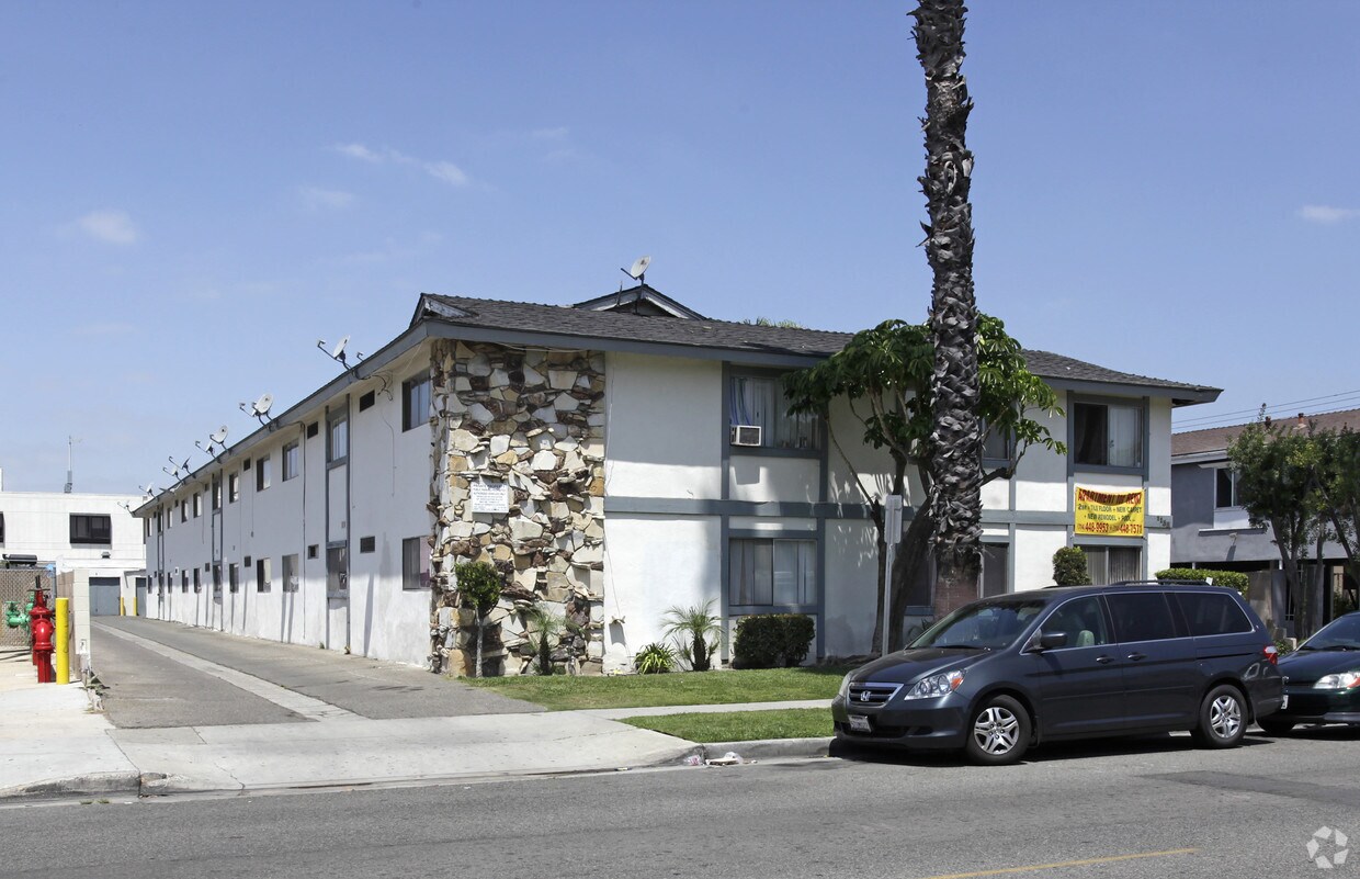 Building Photo - 1135 N West St