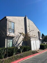 Building Photo - 9269 Village Glen Dr