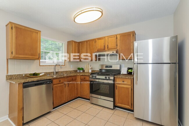 Foto del edificio - 5563 Bradley Cir