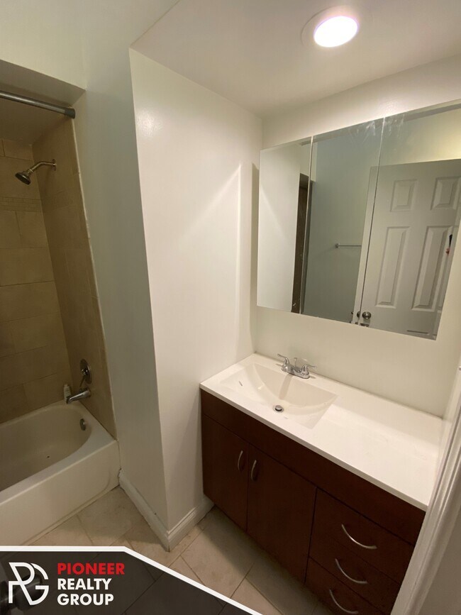 Foto del edificio - 3001 N Broadway St