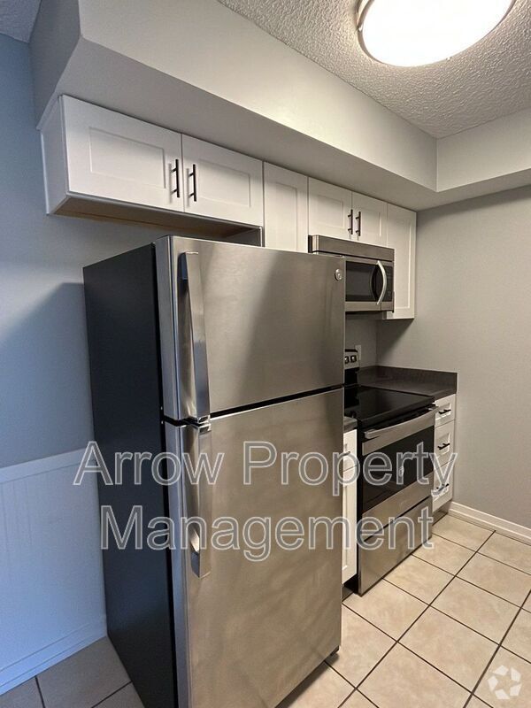 Building Photo - 3405 Holdrege St