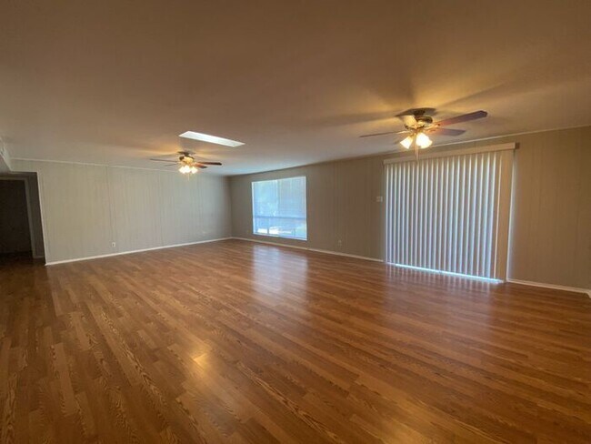 Building Photo - Over 2,800 sq ft One Story in Glendale!
