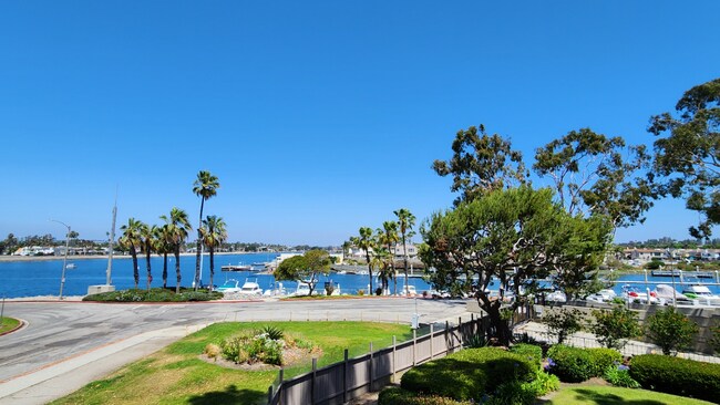 Building Photo - 5215 Marina Pacifica Dr S