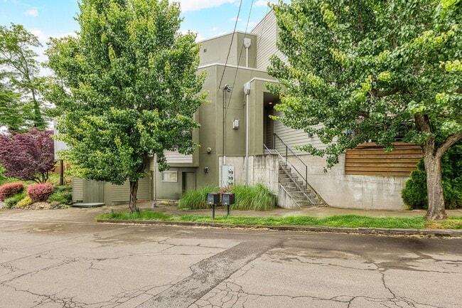 Building Photo - Beautiful 2 Bedroom Townhome in N Portland