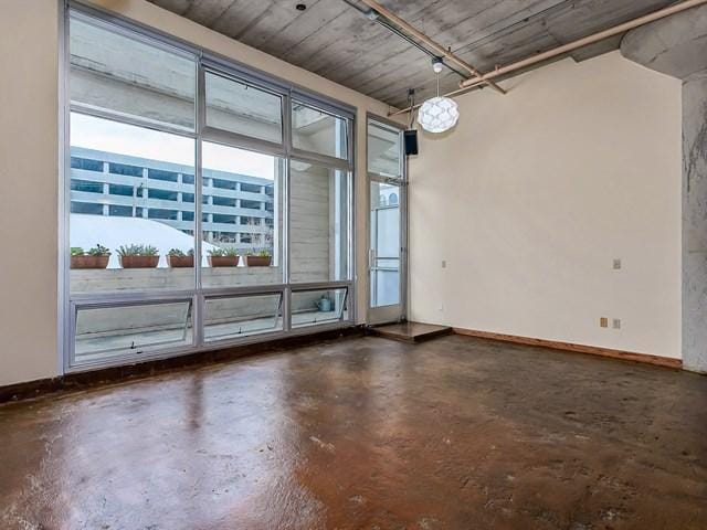 Building Photo - Open Floor Plan Loft in Jack London Square