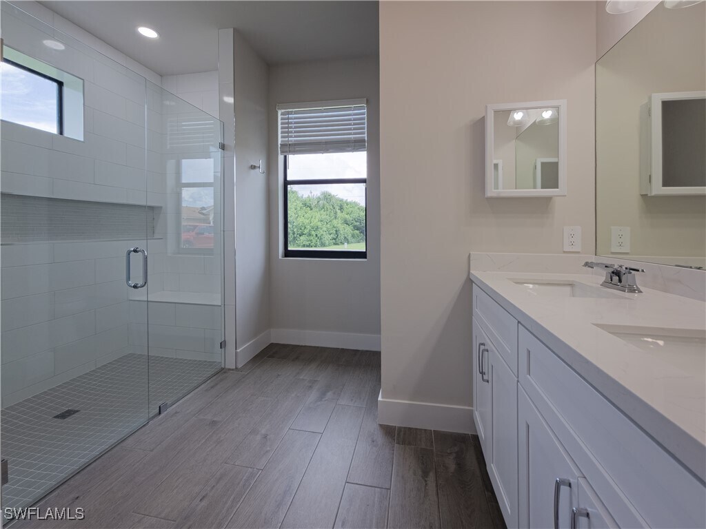 Foto principal - 6144 Higgins Ave