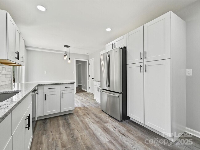Foto del edificio - 2544 Cedarwild Rd