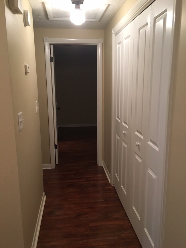 Building Photo - 1112 Bradford Cir