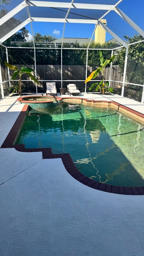 Foto del edificio - 480 Bridle Path Way