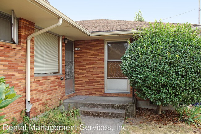 Building Photo - 126-140 NE 59th Ave