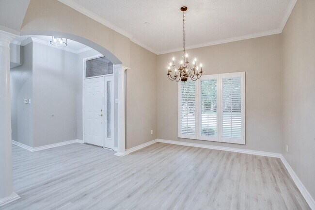 Foto del edificio - 8204 Dover Ave