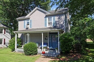 Building Photo - 136 Goodman St