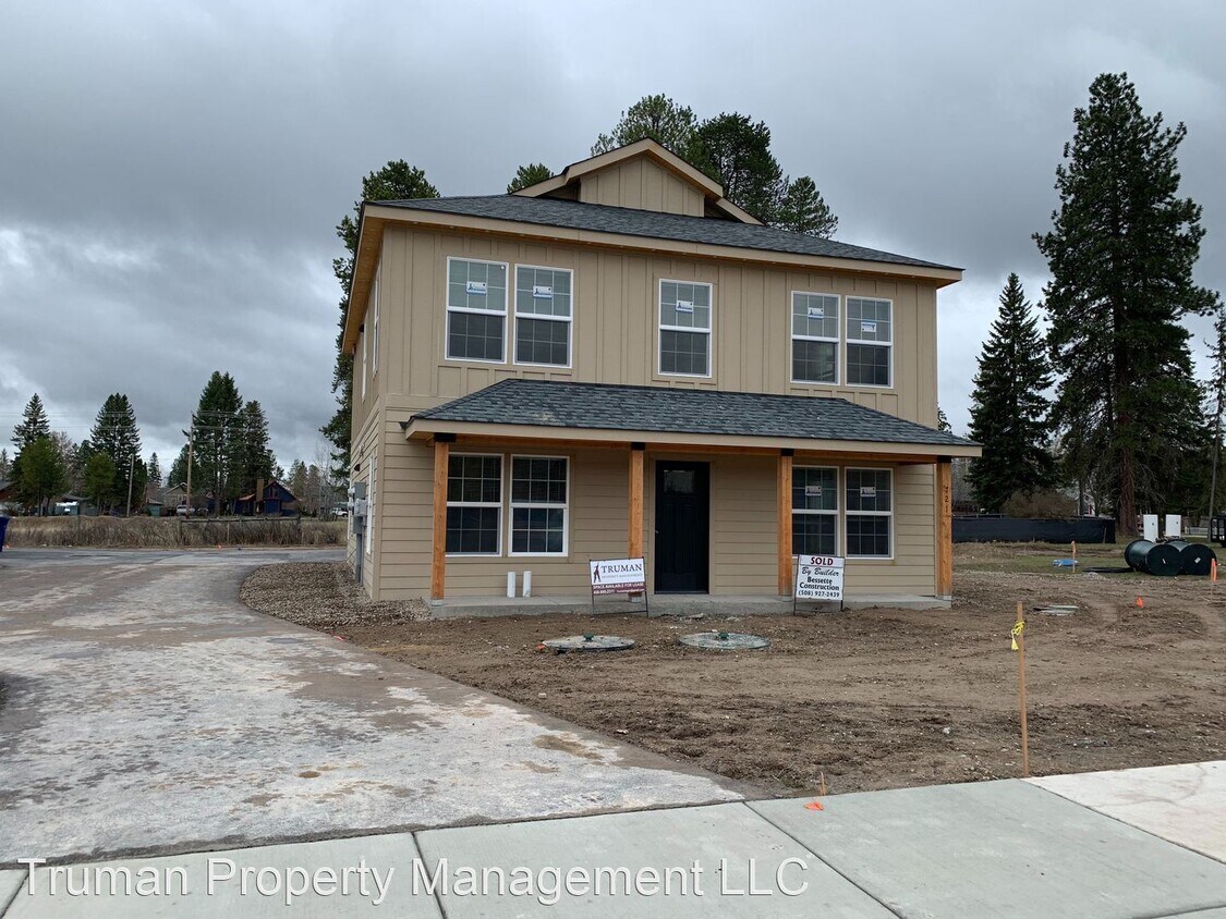 739 Cottonwood Dr, Whitefish, MT 59937 Room for Rent in Whitefish, MT