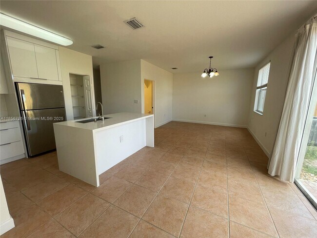 Building Photo - 968 NE 41st Pl