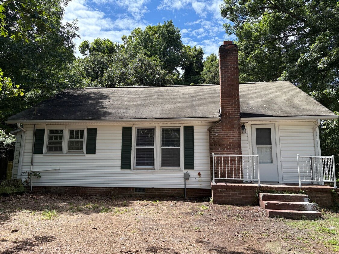 Primary Photo - 2 Bedroom, 1 Bathroom House in High Point!