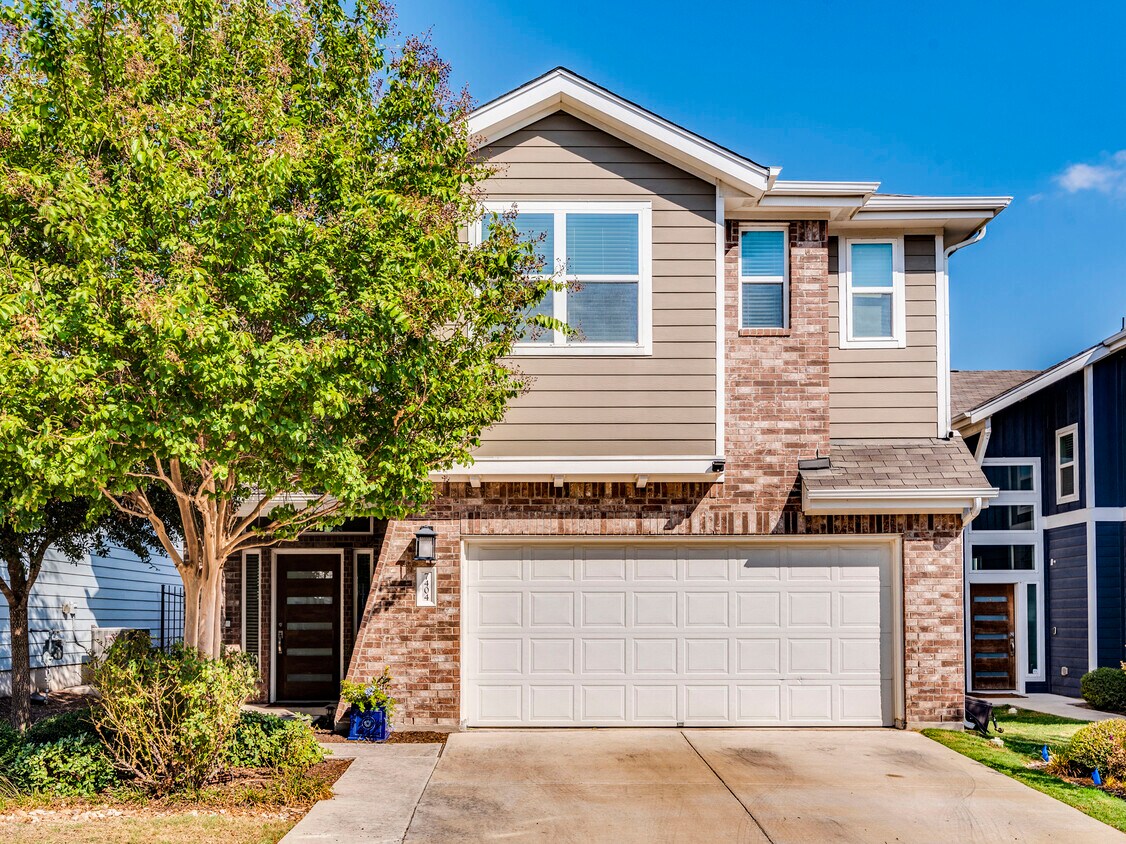 Foto principal - 7404 Oberon St