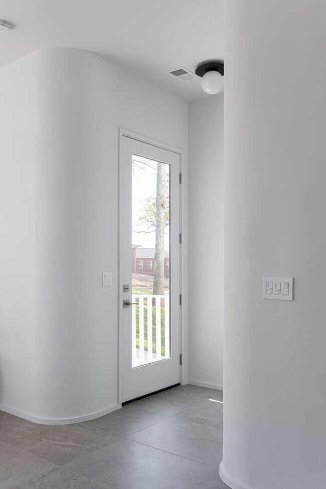 Building Photo - Beautiful home