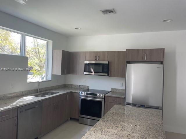 Building Photo - 2013 Adams St