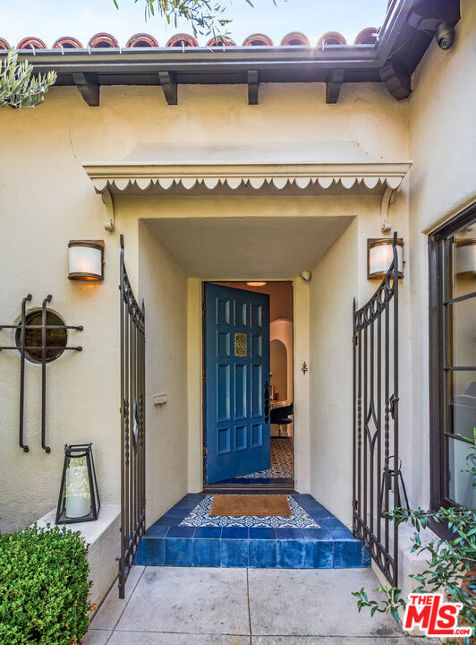 Building Photo - 3588 Griffith Park Blvd