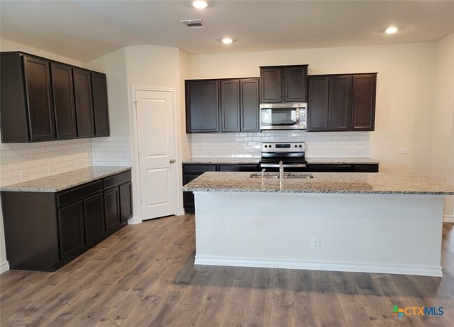 Building Photo - 609 Great Plains