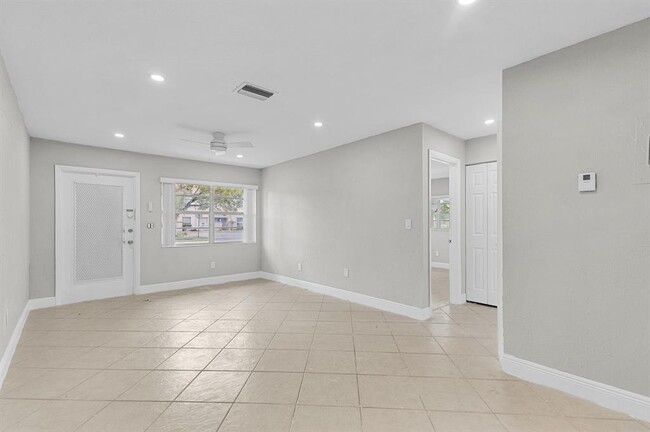 Building Photo - 4102 NW 88th Ave