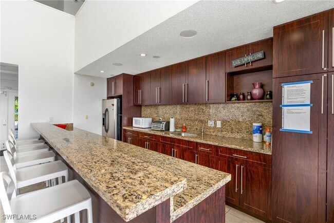 Building Photo - 169 Santa Clara Dr