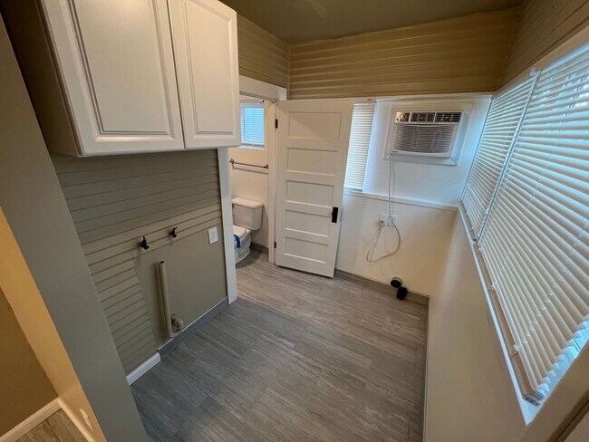 Building Photo - Recently Updated One Bedroom in the heart ...