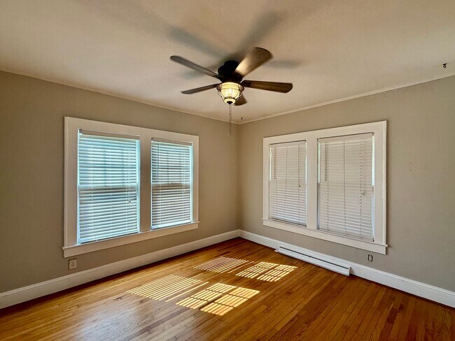 Foto del edificio - Three bedroom, 1 bath house in Burlington