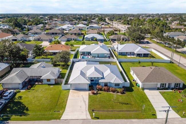 Building Photo - 4609 SW Pearl St