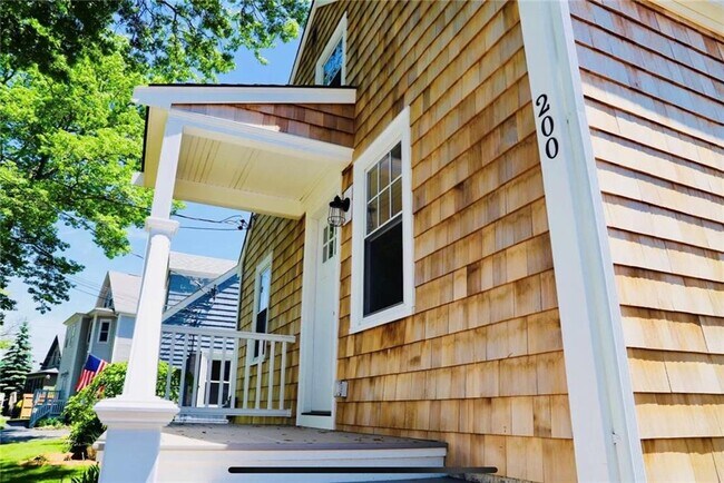 Building Photo - 200 Waseca Ave