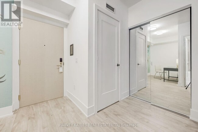 Building Photo - 480 Front St W