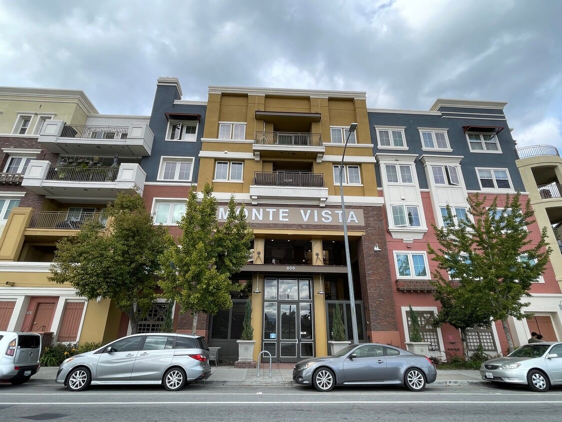 Foto principal - Top Floor Monte Vista Condo with Interior ...