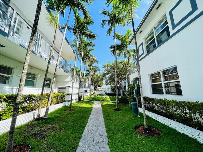 Foto del edificio - 946 Bay Dr