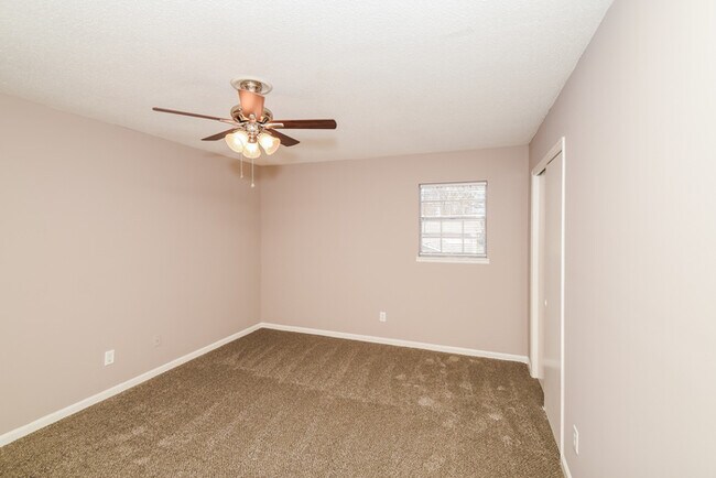 Building Photo - 5270 Jean Dr