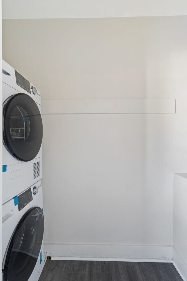 Building Photo - 111 Kaplan Ave