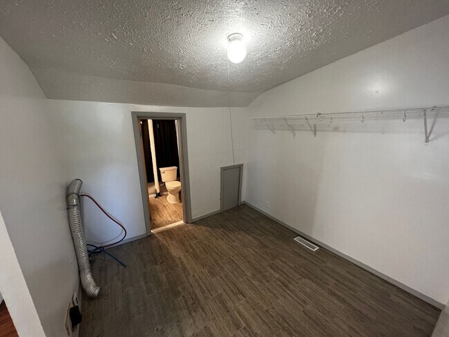 Building Photo - Cute 1 Bedroom / 1 Bathroom House!