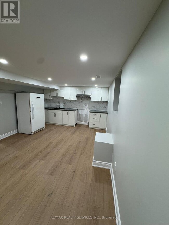 Building Photo - 41 MacLaren Ave