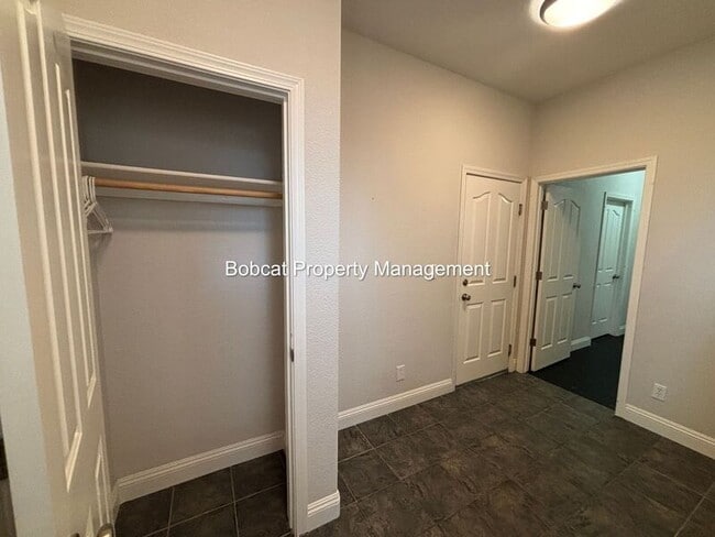 Foto del edificio - 1320 Thompson St